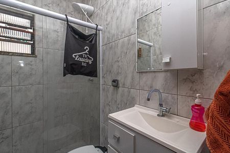 Casa à venda com 180m², 4 quartos e 2 vagasBanheiro 