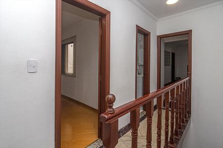 Casa à venda com 180m², 4 quartos e 2 vagasCorredor