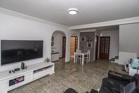 Casa à venda com 180m², 4 quartos e 2 vagasSala/Cozinha