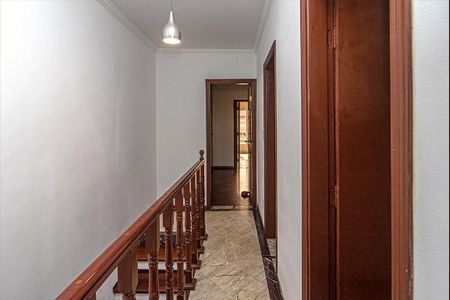 Casa à venda com 180m², 4 quartos e 2 vagasCorredor