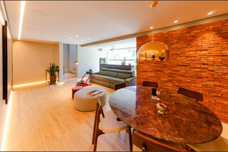 Apartamento à venda com 250m², 4 quartos e 4 vagasSala