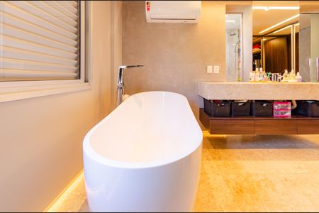 Apartamento à venda com 250m², 4 quartos e 4 vagasBanheiro da Suíte