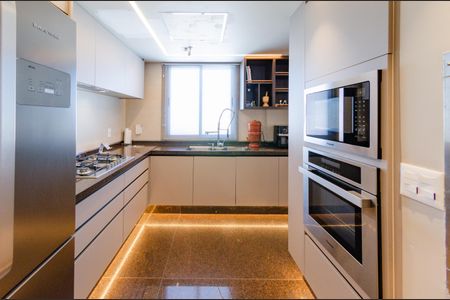 Apartamento à venda com 250m², 4 quartos e 4 vagasCozinha