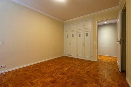 Apartamento para alugar com 285m², 4 quartos e 2 vagas Apartamento para alugar com 285m², 4 quartos e 2 vagasSuíte 2