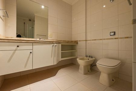 Apartamento para alugar com 285m², 4 quartos e 2 vagas Apartamento para alugar com 285m², 4 quartos e 2 vagasBanheiro da Suíte 2