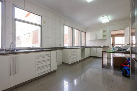 Apartamento para alugar com 285m², 4 quartos e 2 vagas Apartamento para alugar com 285m², 4 quartos e 2 vagasCozinha