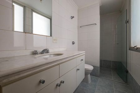 Apartamento para alugar com 285m², 4 quartos e 2 vagas Apartamento para alugar com 285m², 4 quartos e 2 vagasBanheiro da Suíte 4