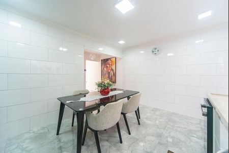 Casa à venda com 280m², 2 quartos e 2 vagasCozinha