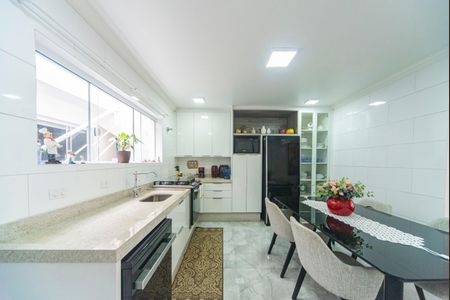 Casa à venda com 280m², 2 quartos e 2 vagasCozinha