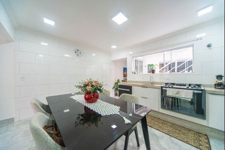 Casa à venda com 280m², 2 quartos e 2 vagasCozinha