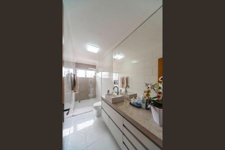 Casa à venda com 280m², 2 quartos e 2 vagasBanheiro 2