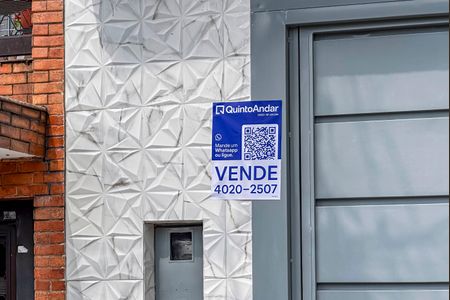 Casa à venda com 280m², 2 quartos e 2 vagasPlaca instalada na Fachada