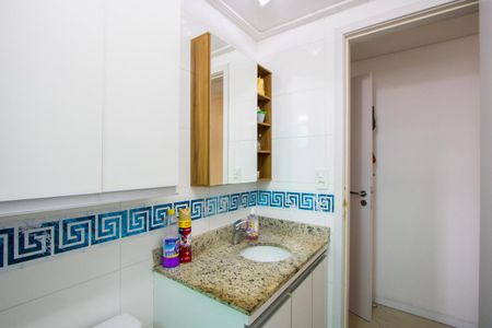 Apartamento à venda com 72m², 2 quartos e 2 vagasBanheiro do quarto 1