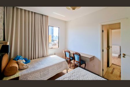 Apartamento à venda com 420m², 5 quartos e 6 vagasSuíte 4