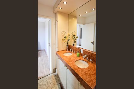 Apartamento à venda com 420m², 5 quartos e 6 vagasBanheiro da Suíte 3 e 4