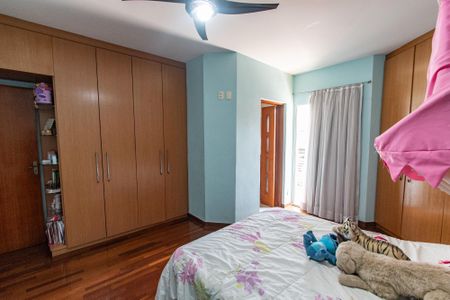 Casa à venda com 270m², 3 quartos e 4 vagasSuíte 1