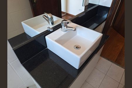 Casa à venda com 100m², 2 quartos e 1 vagaBanheiro da Suíte 2