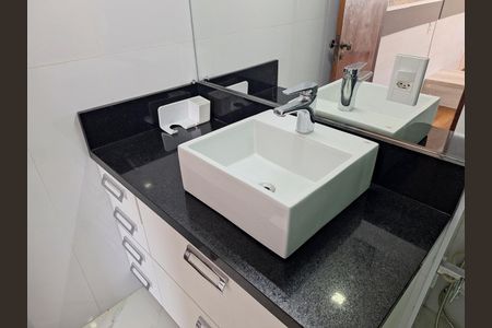 Casa à venda com 100m², 2 quartos e 1 vagaBanheiro da Suíte 1