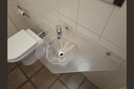 Casa à venda com 100m², 2 quartos e 1 vagaLavabo