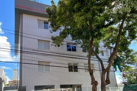 Apartamento à venda com 65m², 2 quartos e 1 vaga Apartamento à venda com 65m², 2 quartos e 1 vagaFachada