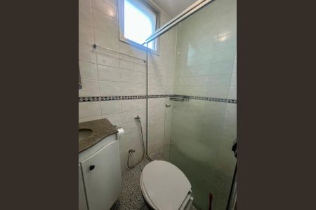 Banheiro social de apartamento à venda com 2 quartos, 65m² em Sagrada Família, Belo Horizonte