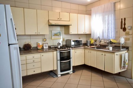 Casa à venda com 150m², 3 quartos e 4 vagas Casa à venda com 150m², 3 quartos e 4 vagasCozinha