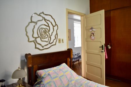 Casa à venda com 150m², 3 quartos e 4 vagas Casa à venda com 150m², 3 quartos e 4 vagasQuarto 2