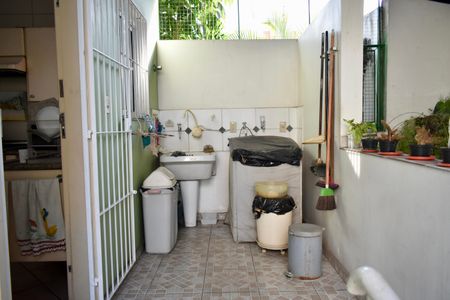 Casa à venda com 150m², 3 quartos e 4 vagas Casa à venda com 150m², 3 quartos e 4 vagasQuintal