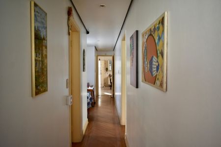 Corredor de casa à venda com 3 quartos, 150m² em Mirandópolis, São Paulo