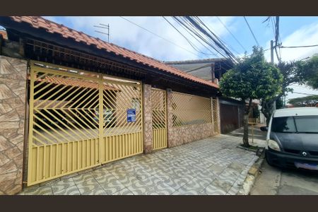 Casa à venda com 220m², 3 quartos e 8 vagas Casa à venda com 220m², 3 quartos e 8 vagasFachada