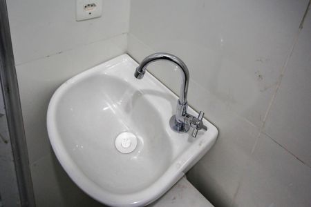 Banheiro de kitnet/studio para alugar com 1 quarto, 22m² em Jardim Paulistano (zona Norte), São Paulo