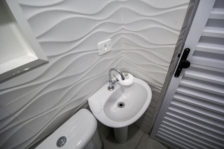 Banheiro de kitnet/studio para alugar com 1 quarto, 44m² em Jardim Paulistano (zona Norte), São Paulo