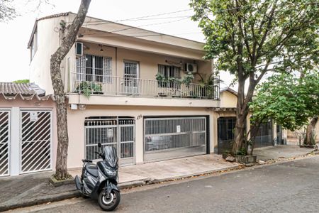 Casa para alugar com 218m², 4 quartos e 1 vagaFachada