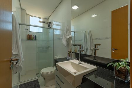 Apartamento à venda com 188m², 3 quartos e 2 vagasBanheiro da Suíte