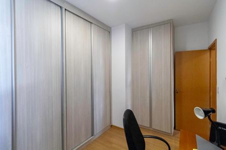 Apartamento à venda com 84m², 3 quartos e 2 vagasQuarto 2