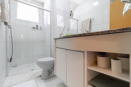 Apartamento à venda com 84m², 3 quartos e 2 vagasBanheiro social