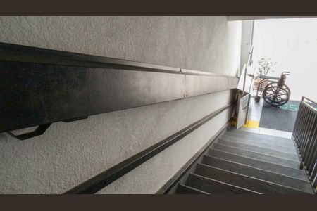 Apartamento para alugar com 40m², 2 quartos e 1 vaga Apartamento para alugar com 40m², 2 quartos e 1 vagaEscada