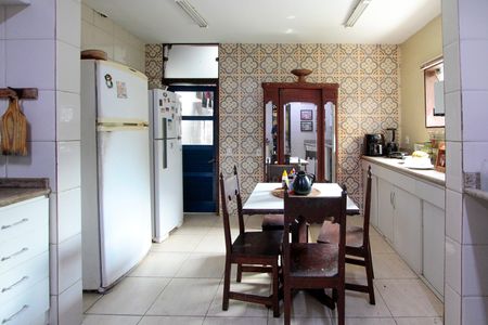 Casa de condomínio para alugar com 560m², 4 quartos e 4 vagasCozinha