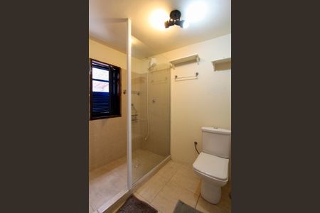 Casa de condomínio para alugar com 560m², 4 quartos e 4 vagasBanheiro da Suíte 1