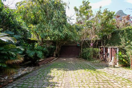 Casa de condomínio para alugar com 560m², 4 quartos e 4 vagasEntrada