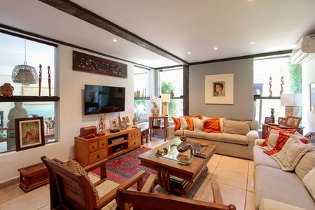 Sala de casa de condomínio à venda com 4 quartos, 560m² em Itanhangá, Rio de Janeiro