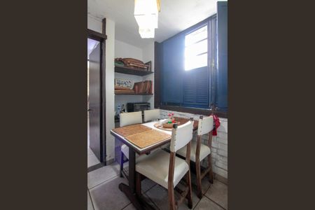 Casa de condomínio para alugar com 560m², 4 quartos e 4 vagasCopa