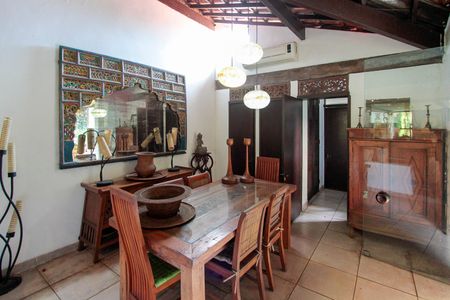 Casa de condomínio para alugar com 560m², 4 quartos e 4 vagasSala