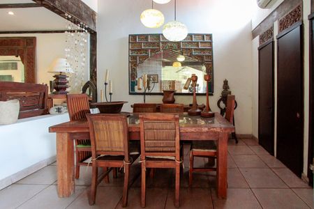 Casa de condomínio para alugar com 560m², 4 quartos e 4 vagasSala