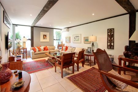 Sala de casa de condomínio à venda com 4 quartos, 560m² em Itanhangá, Rio de Janeiro