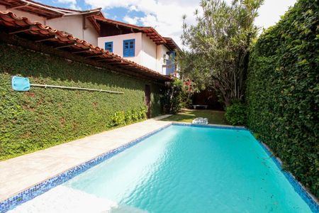 Casa de condomínio para alugar com 560m², 4 quartos e 4 vagasÁrea comum - Piscina