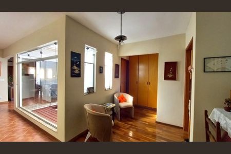 Casa à venda com 235m², 4 quartos e 4 vagas