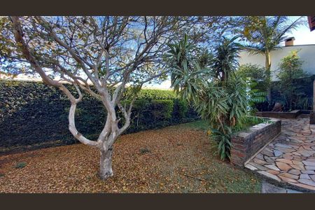 Casa à venda com 235m², 4 quartos e 4 vagas