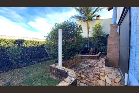 Casa à venda com 235m², 4 quartos e 4 vagas