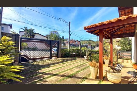 Casa à venda com 235m², 4 quartos e 4 vagas